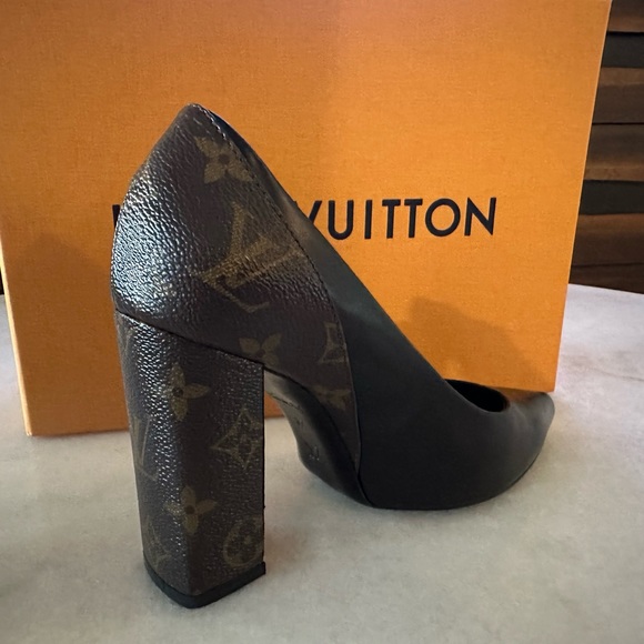 Louis Vuitton pumps size 7 - Picture 2 of 4